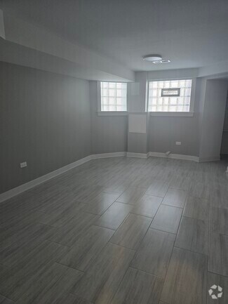 Building Photo - 1227 N Parkside Ave