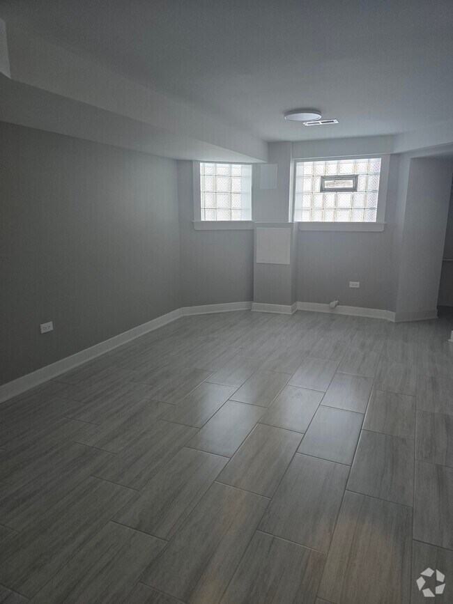 Building Photo - 1227 N Parkside Ave