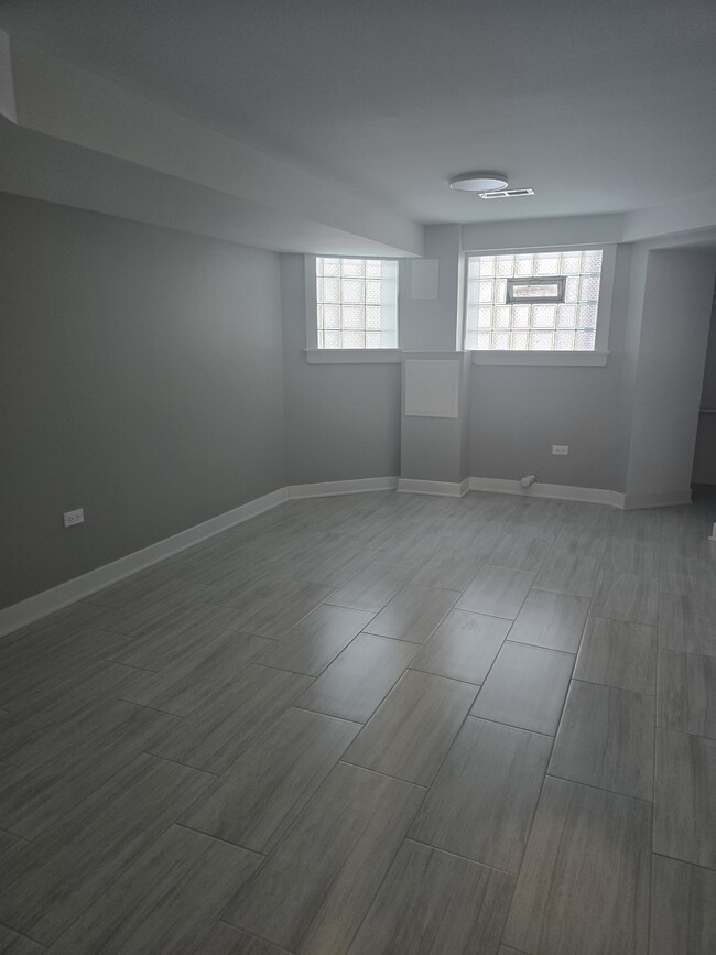 Building Photo - 1227 N Parkside Ave