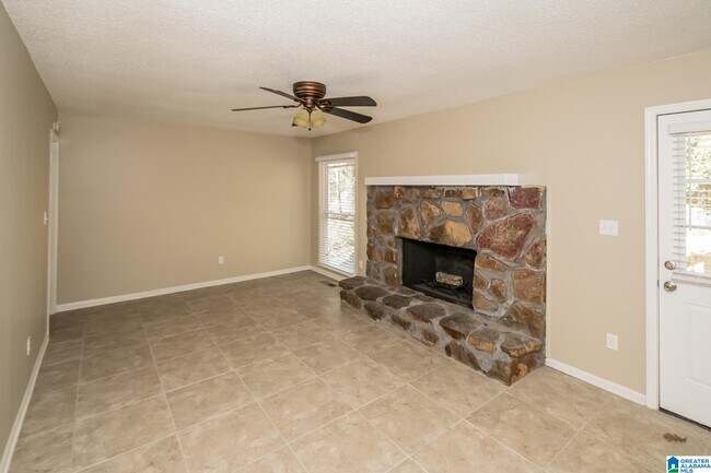 Building Photo - 720 Country View Terrace