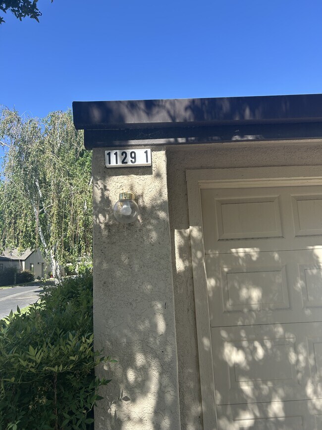 Foto del edificio - 1129 Cedar Creek Dr