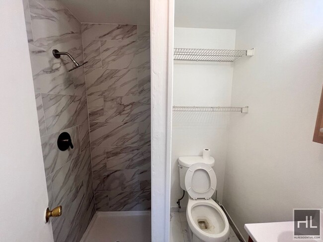 Building Photo - 1 Bedroom on REID AVENUE