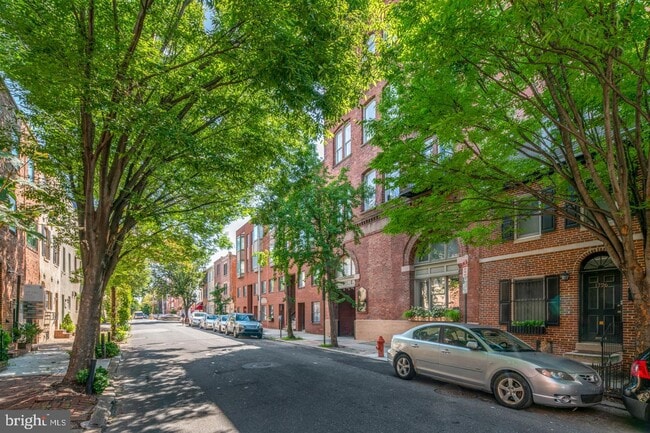 Building Photo - 1720 Lombard St
