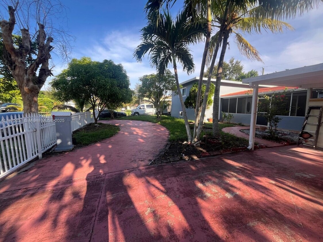 Photo - 1330 NE 203RD ST MIAMI, FL 33179