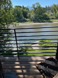 Building Photo - 1001 River Dr