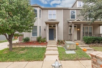 Building Photo - 10652 Astor Dr