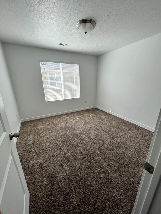 Primary Photo - 4 Bedroom 3 Bath FOR RENT FINISHED BASEMENT