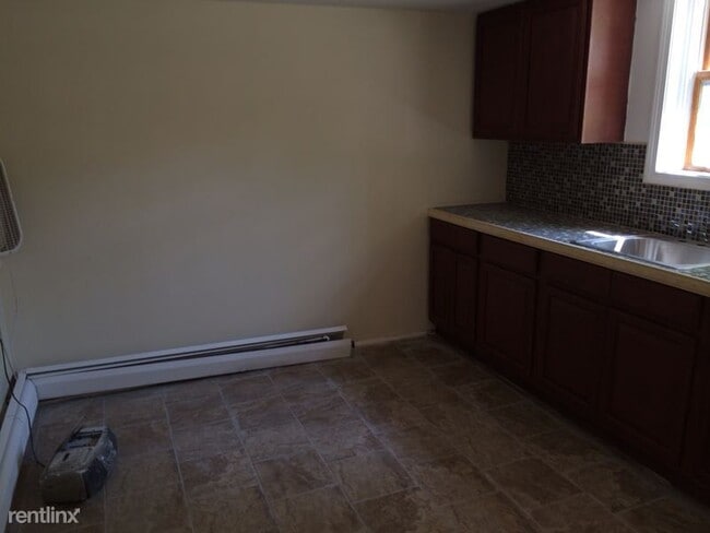 Building Photo - 5 br, 3 bath House - 111 Howe St