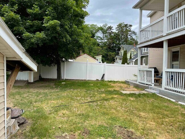 Building Photo - 232 Mast Rd