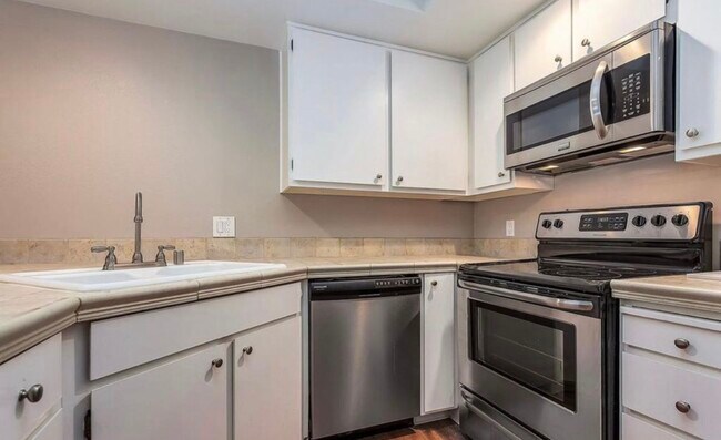 Foto del edificio - 1670 Clayton Rd