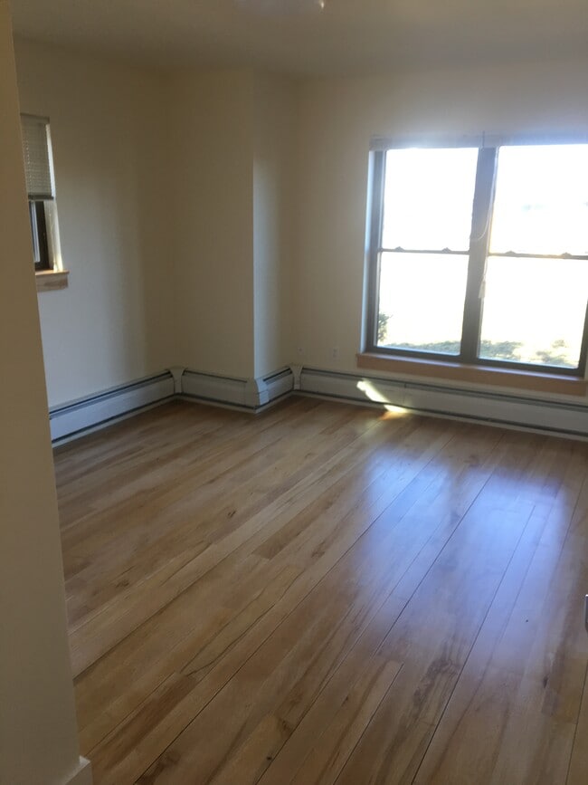 Foto del edificio - 30 S Village Green