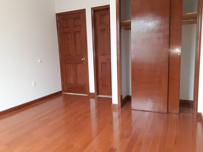 Foto del edificio - 978 Dahill Rd