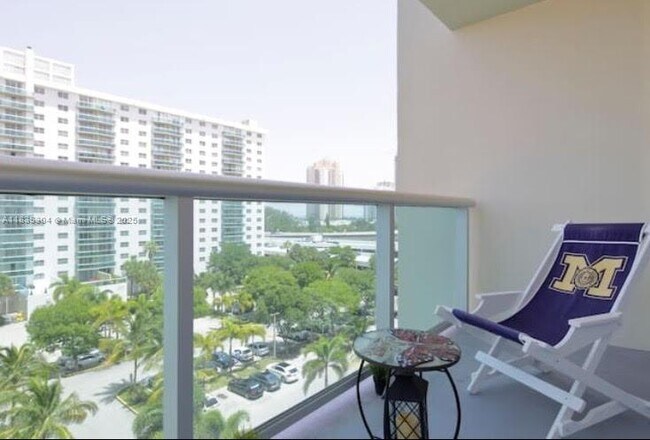 Foto del edificio - 19390 Collins Ave