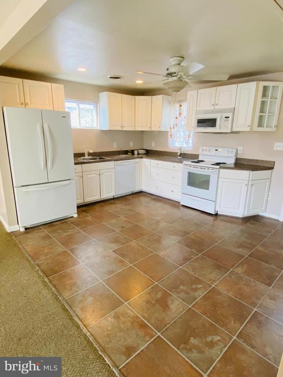 Foto del edificio - 40 Kingston Park Ln