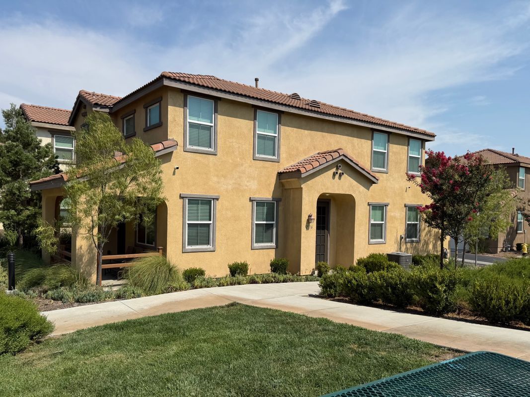 Foto del edificio - 2116 Lavender Ln
