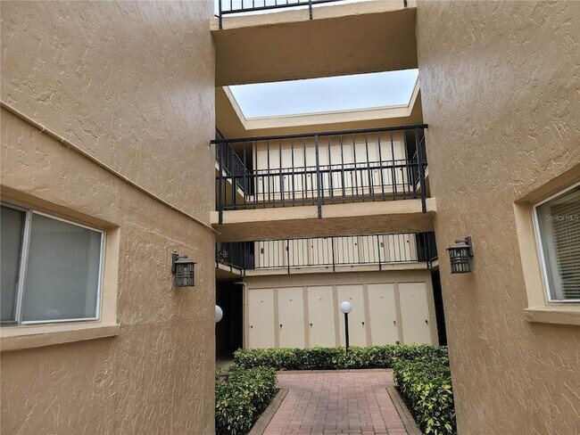 Foto del edificio - 2763 Woodgate Ln
