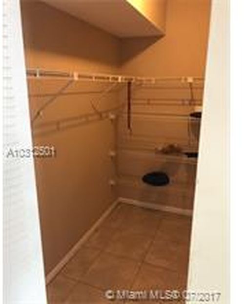 Foto del edificio - 701 NW 104th Ave