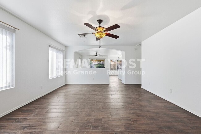 Foto del edificio - 1467 E 12th St