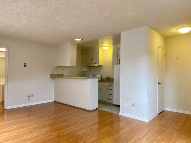 Building Photo - 4033 Hamilton Ave