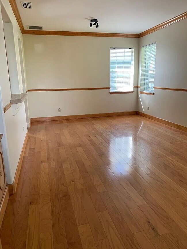 Foto del edificio - Spacious 4 bedroom house with 2.5 baths in desirable gated LaCita neighborhood