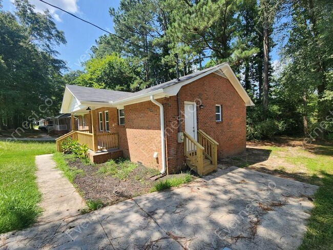 Building Photo - 711 W Creek Cir