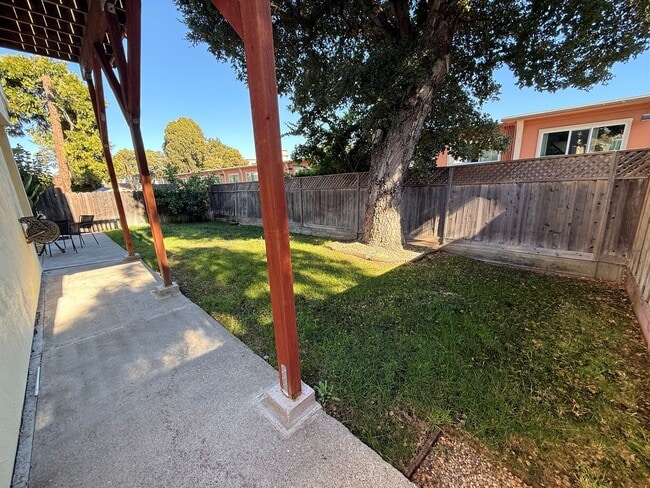 Building Photo - 4013-4015 Beresford Street