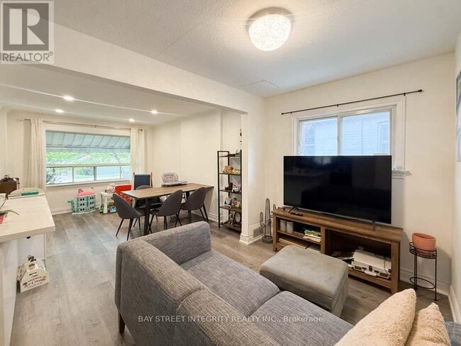 Building Photo - 315 Laird Dr