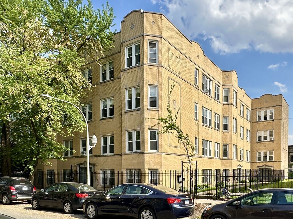 Primary Photo - 1933 W Crystal St