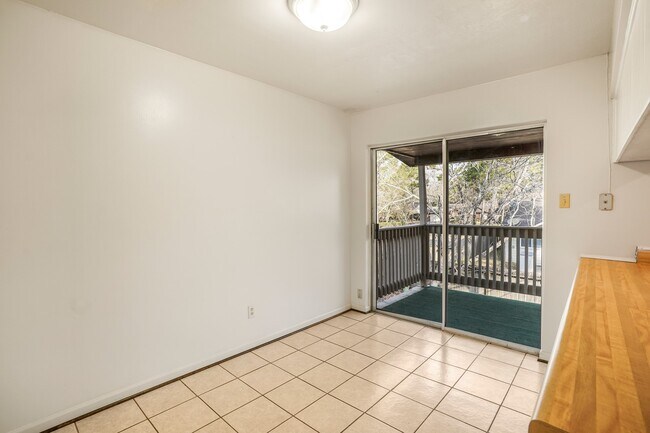 Foto del edificio - 2019 Lake Creek Dr