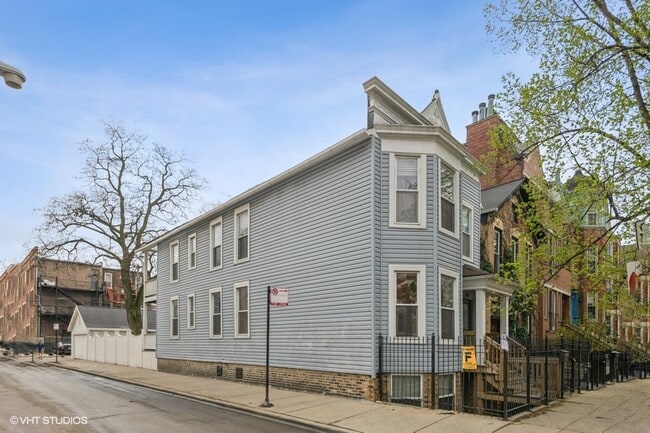 Building Photo - 1257 N Greenview Ave