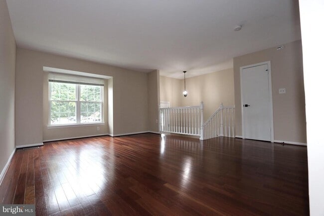 Foto del edificio - 203 Autumn Flower Ln