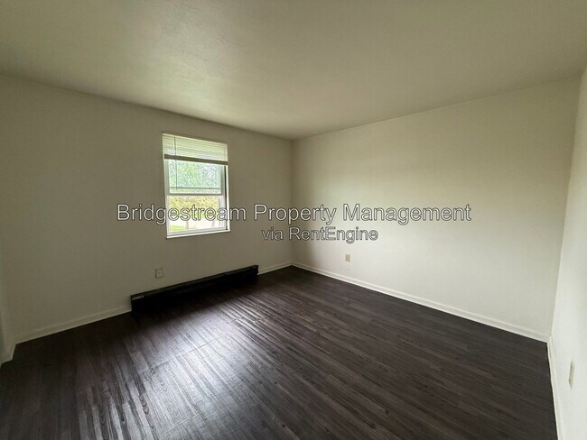 Foto del edificio - 1299 Sanlor Ave