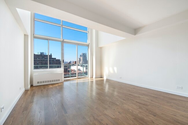 Building Photo - Sun-filled Duplex with Private Balcony