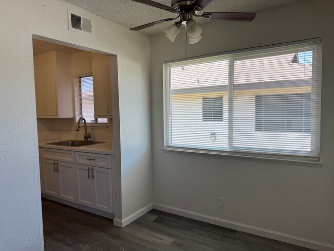 Building Photo - Two Bedroom Condo In Loius Park Estates