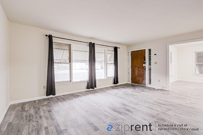 Foto del edificio - 921 Rivera Dr