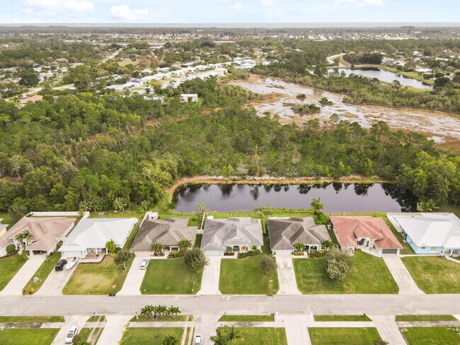 Building Photo - 8684 SE Pinehaven Ave