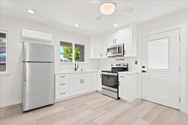 Photo - 3936 - 3944 Renick Way Apartment
