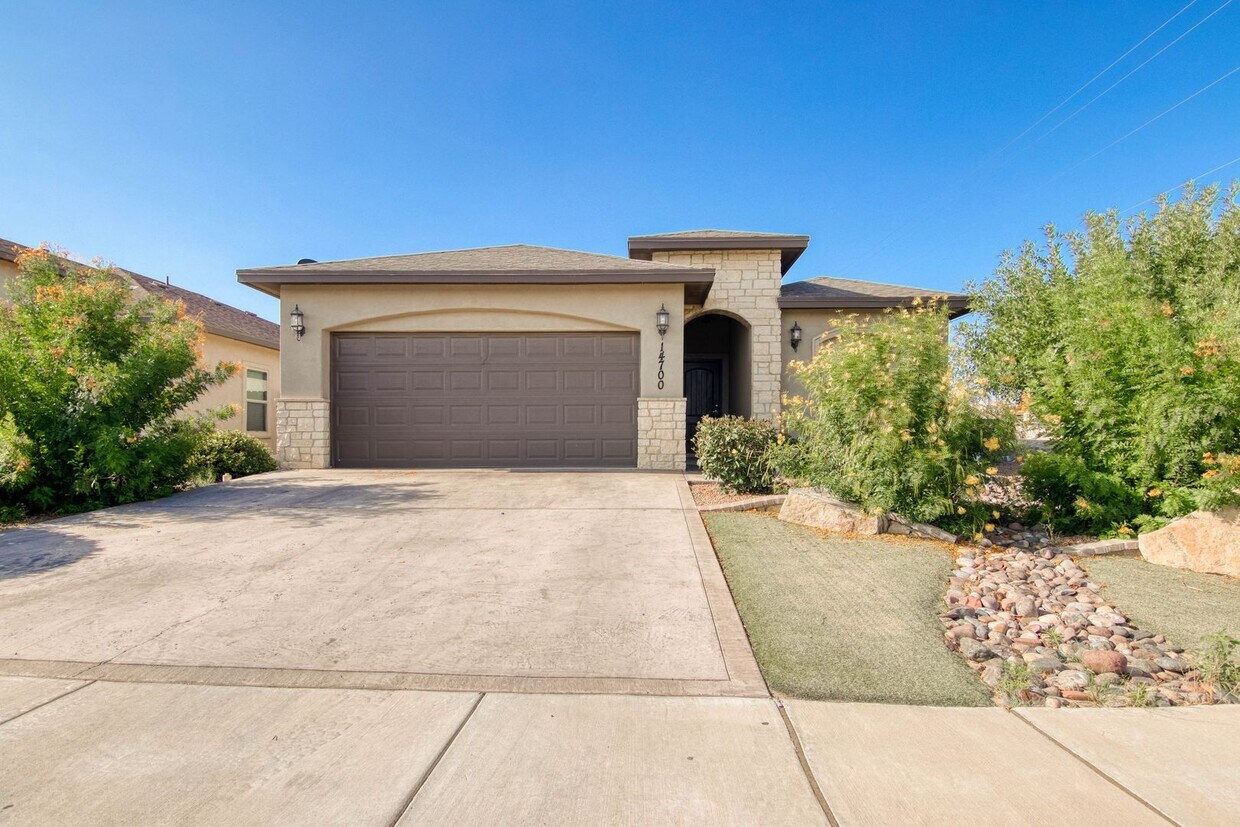 Primary Photo - Eastside Beautiful 3 bed/2 baths for RENT