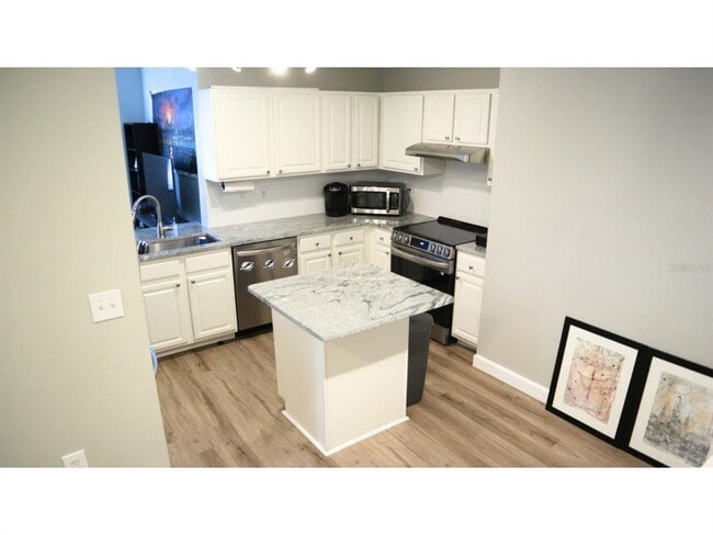 Building Photo - 501 Knights Run Ave