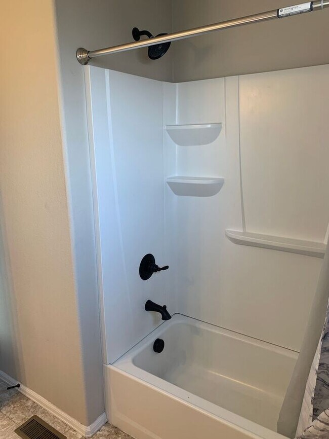 Foto del edificio - Beautiful 4 Bed/3 Bath West Greeley Home –...