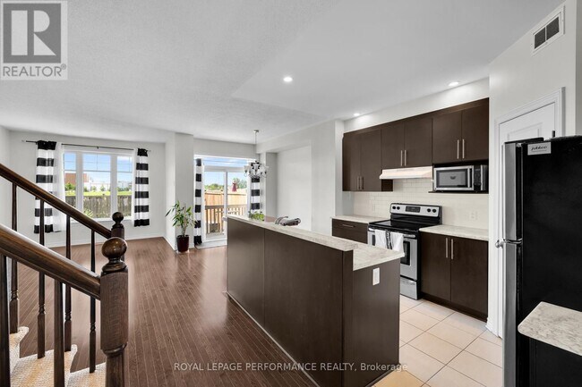 Building Photo - 429 Gerry Lalonde Dr