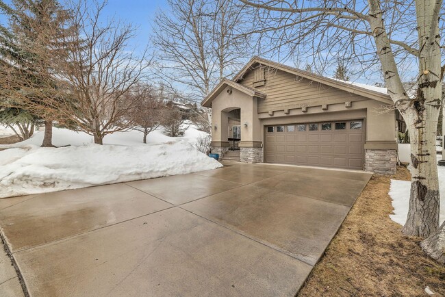 Building Photo - Sun Peak Patio Home