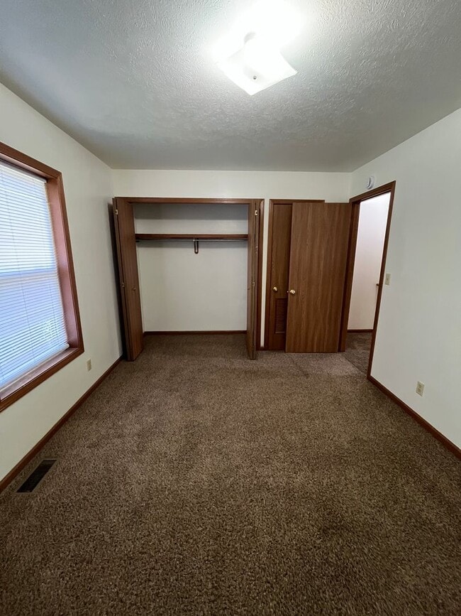 Building Photo - 124 Watertower Ct