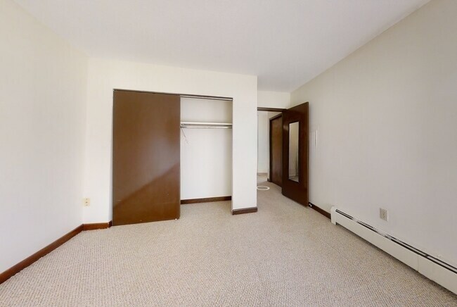 Building Photo - 376 Sunderland Rd