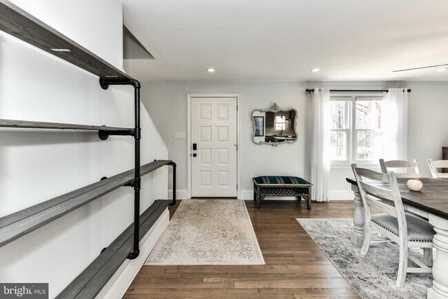 Foto del edificio - 7308 Poplar Ct