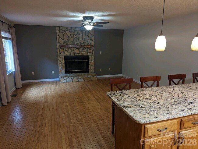 Foto del edificio - 3984 Wind Rock Ct