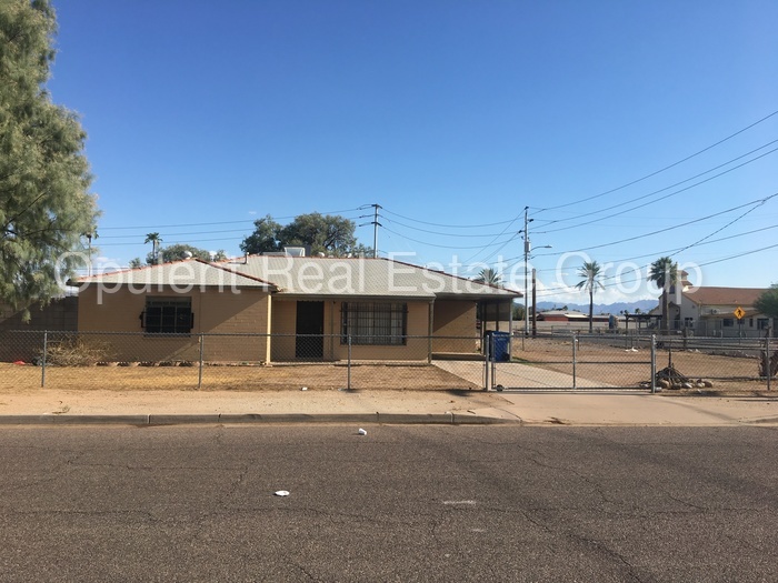 Foto principal - 1627 W Yuma St