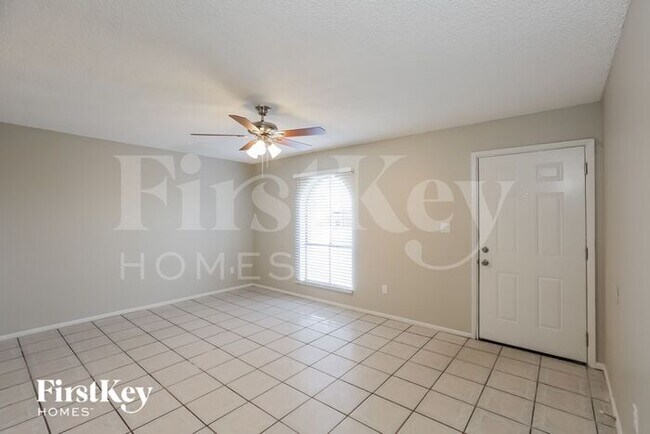 Building Photo - 4747 E Saint Catherine Ave