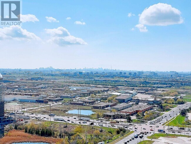 Photo du bâtiment - 1000 Portage Pkwy
