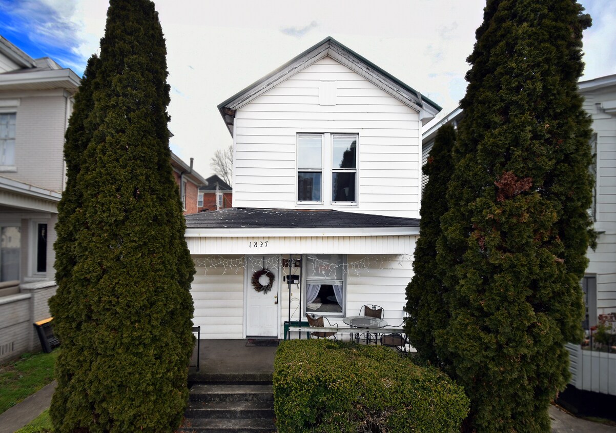 Primary Photo - 1837 6th Ave